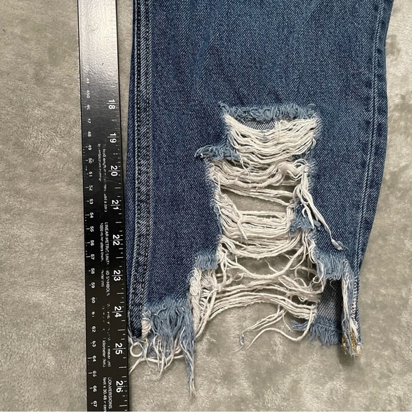 Hidden Distressed Cut Off Hem Jeans Size 31 - Picture 10 of 10